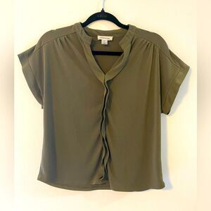 Olive Green, Short Sleeve Blouse w/ Décorative Edging, Size M.